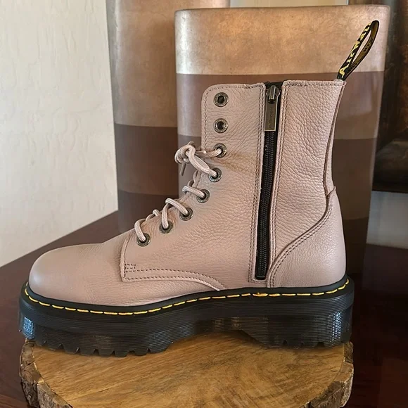Dr. Martens *NWOB* Jadon III Boot Pisa Leather Platforms, Unisex, Taupe - Picture 8 of 11